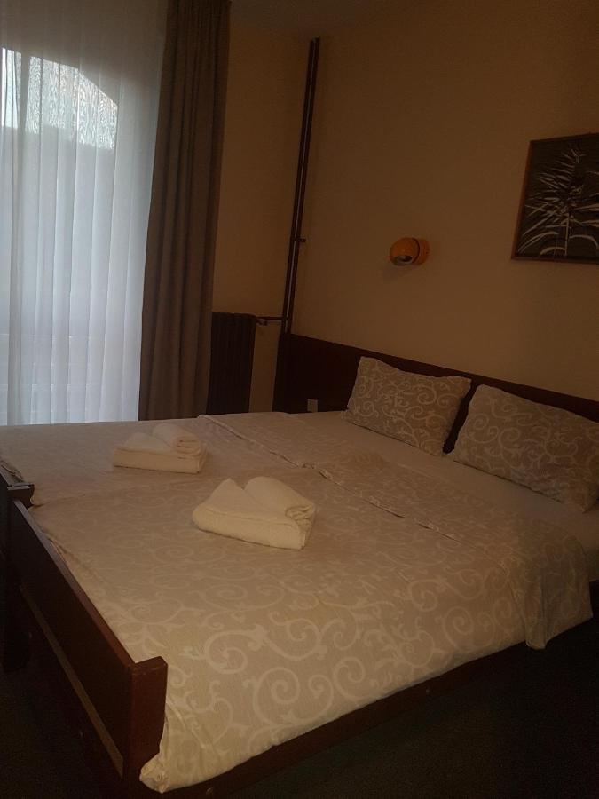Hotel Sax Balkan Dimitrovgrad Esterno foto