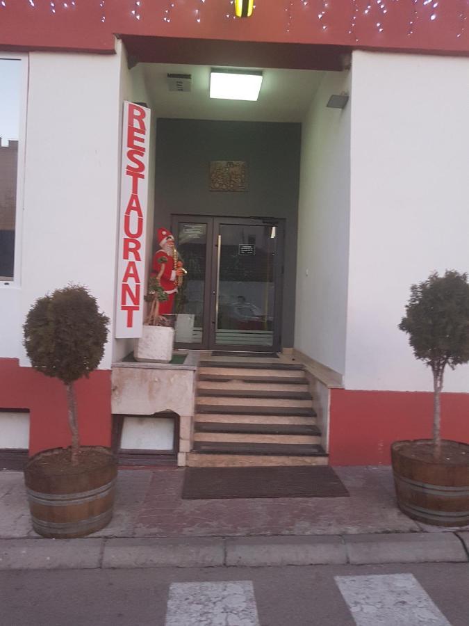 Hotel Sax Balkan Dimitrovgrad Esterno foto